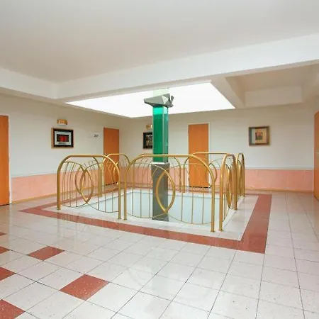 Central Hotel 2*